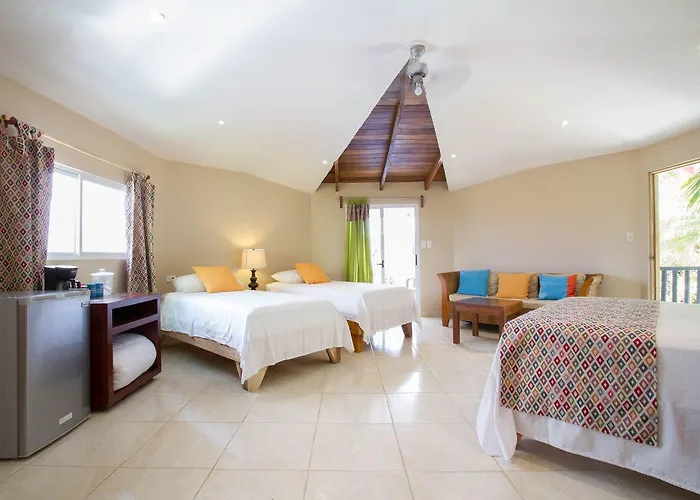 Tamarindo Village Hotel 3*